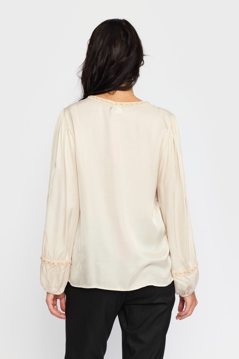 2 Biz Camilla Bluse Sand