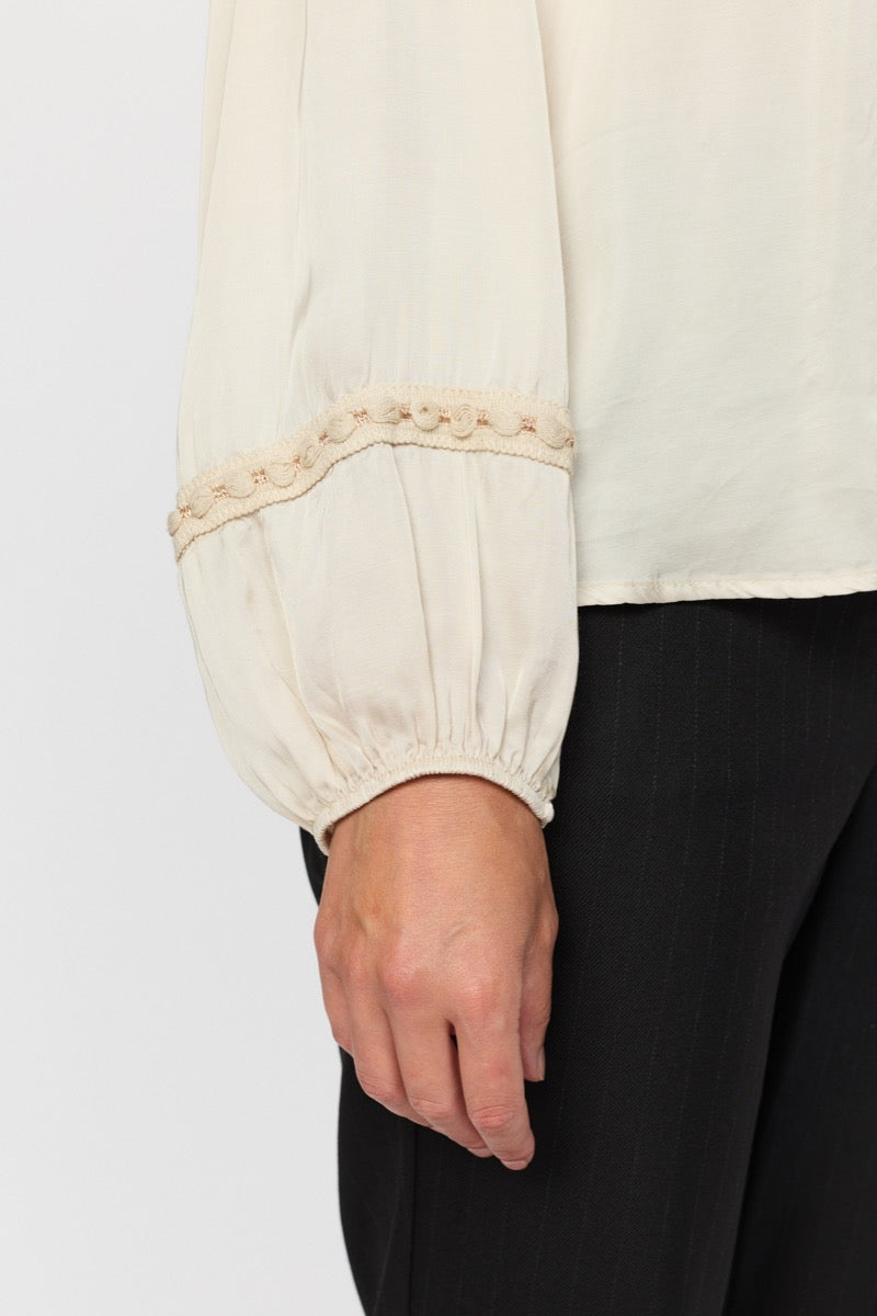 2 Biz Camilla Bluse Sand