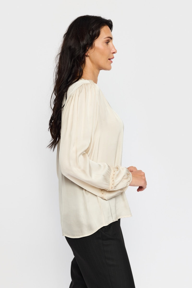 2 Biz Camilla Bluse Sand