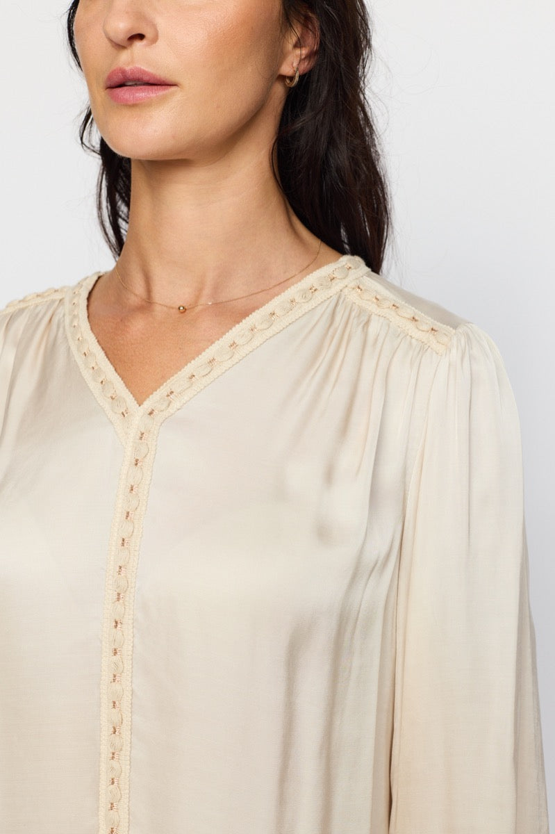 2 Biz Camilla Bluse Sand