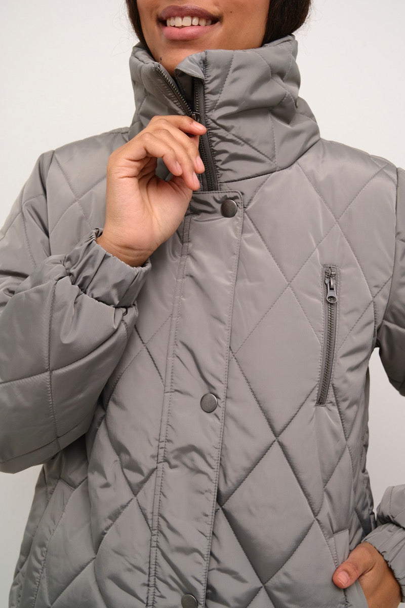 KAFFE Lindsay Jakke Quilt Steeple Grå