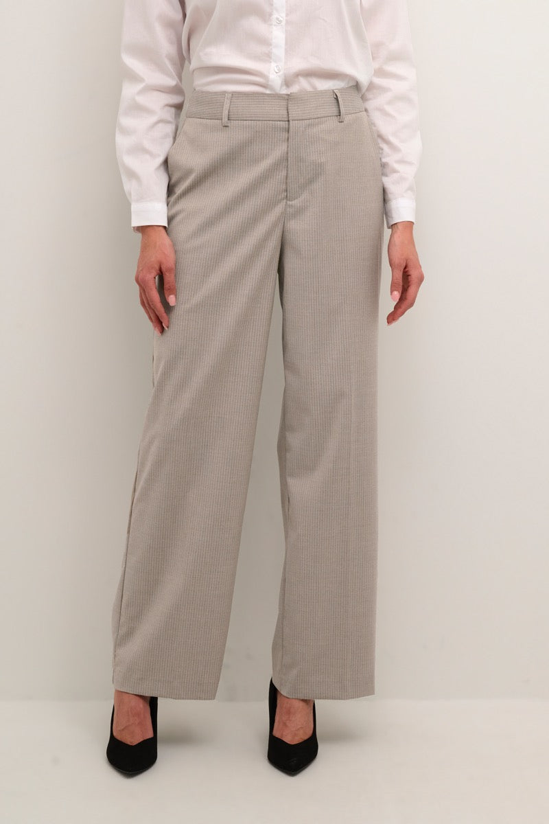 KAFFE Solena Bukser Brindle Chalk Stribet Brun