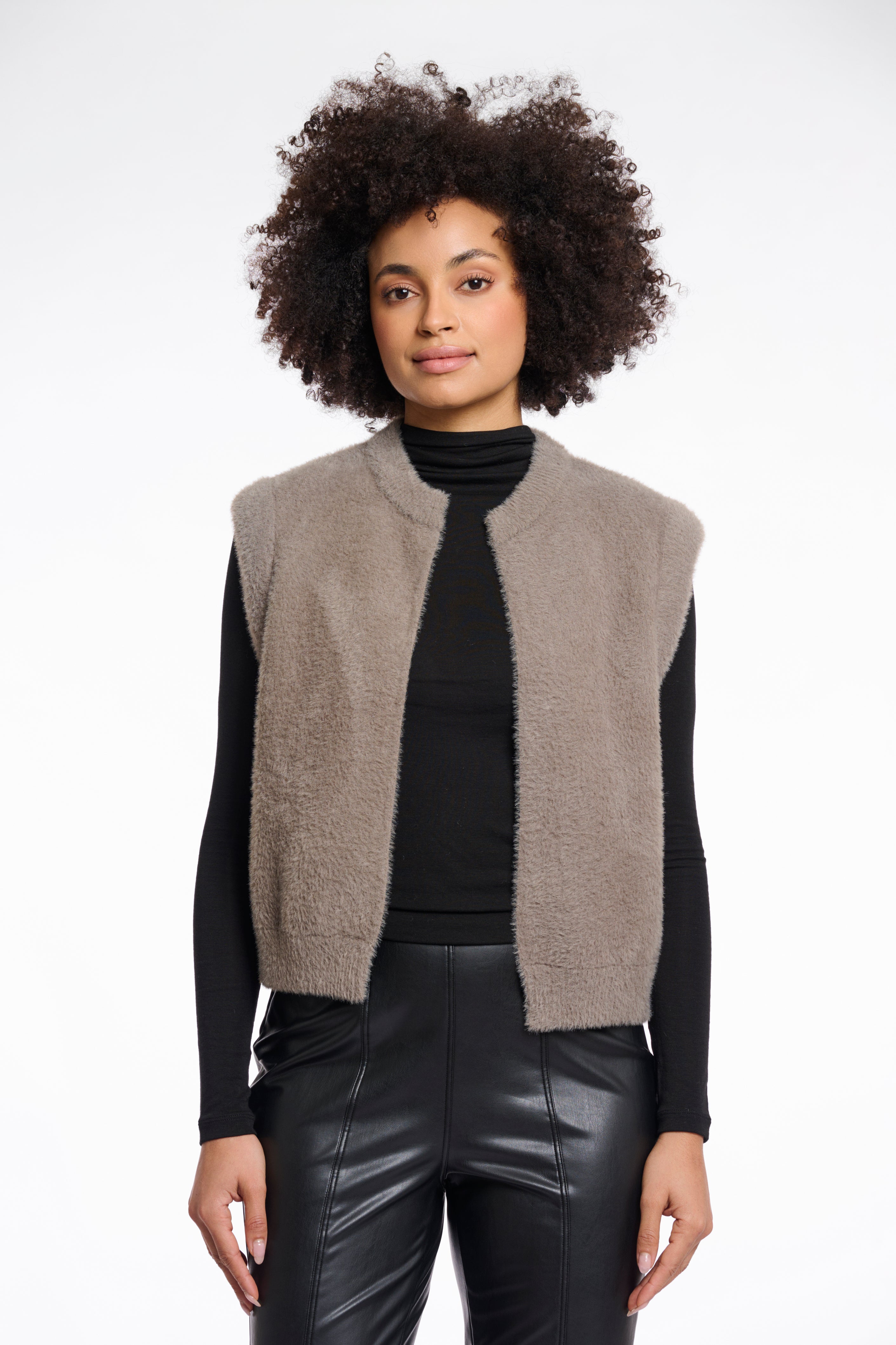 RINO & PELLE Elona Vest Short Taupe Grå
