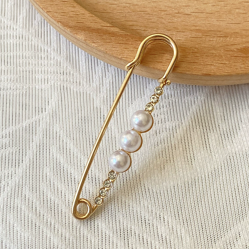 Löwenstein Pins 3 PEARLS Sten Guld