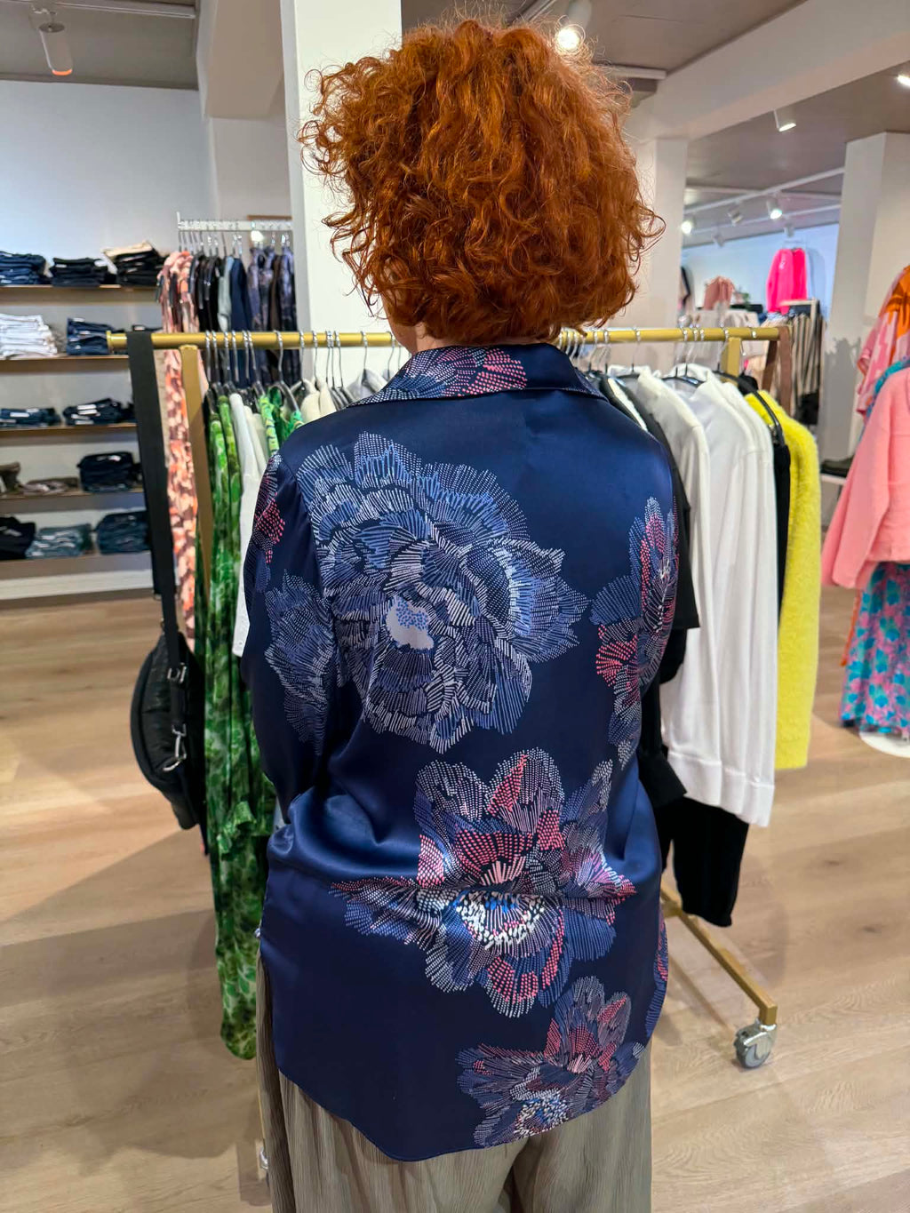 Charlotte Sparre CHIC Polo Prikker Blomster Navy