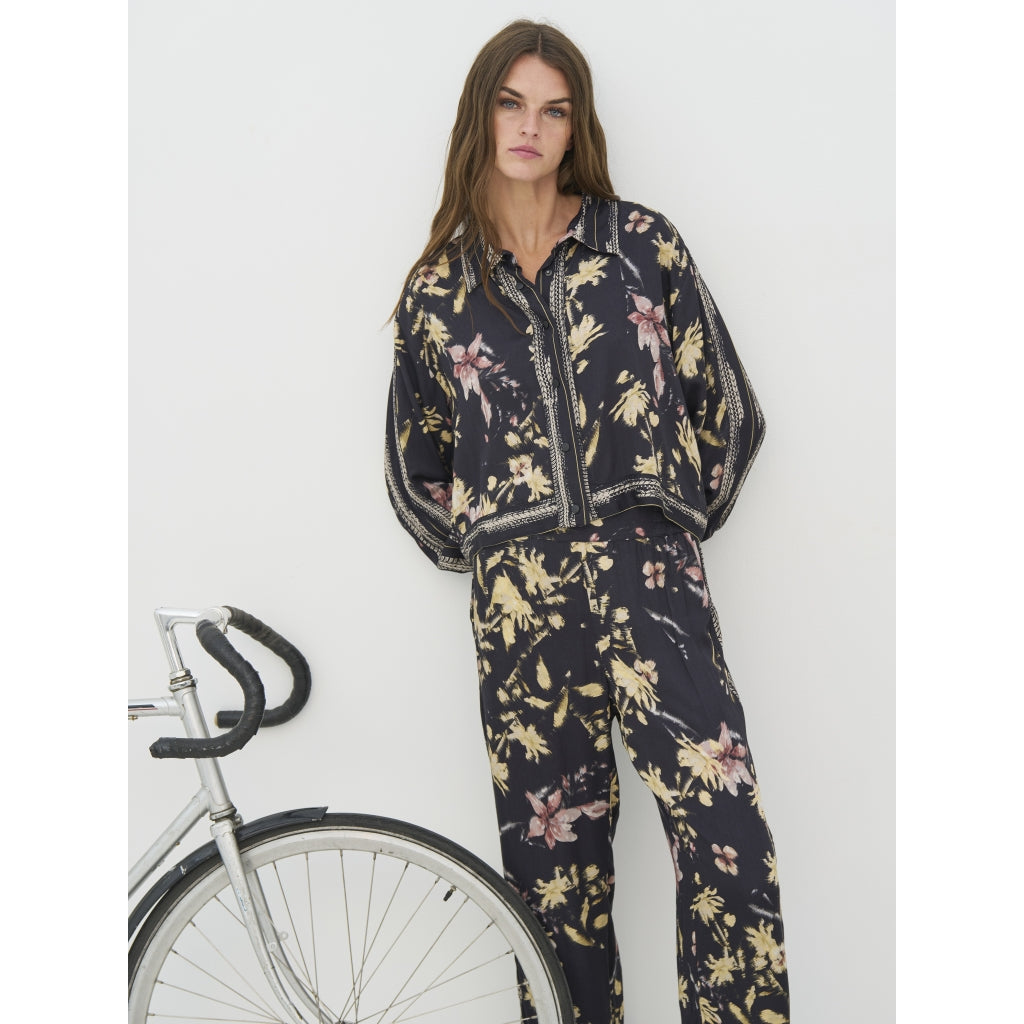 Nü Denmark Cara Skjorte Blomster Sort