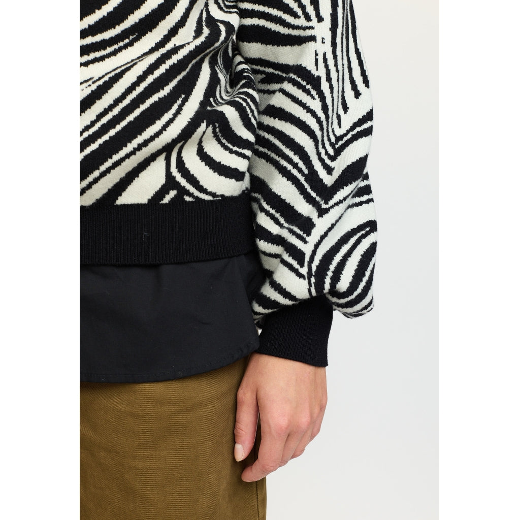Soft Rebels Lynn Strik Pattern Artic Wolf Sort Hvid