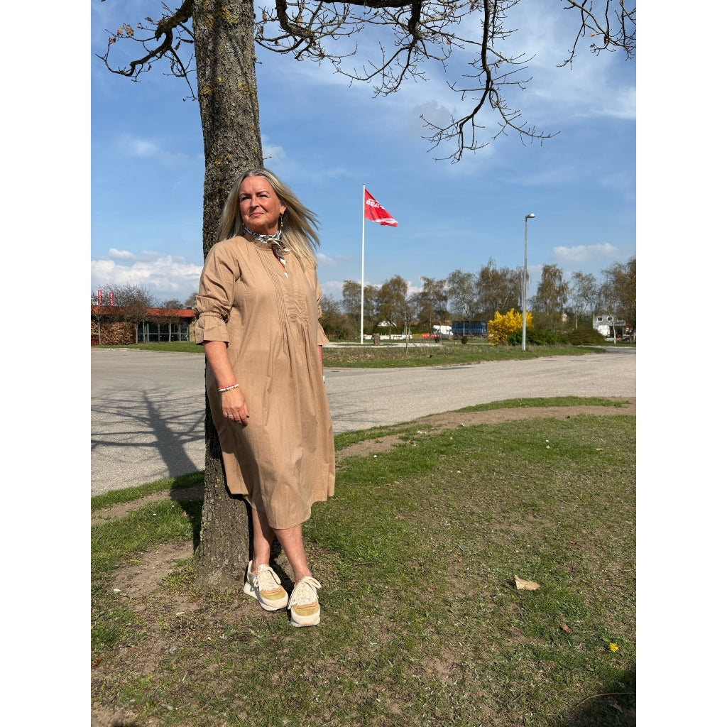WILTO Ebba Kjole Camel Brun