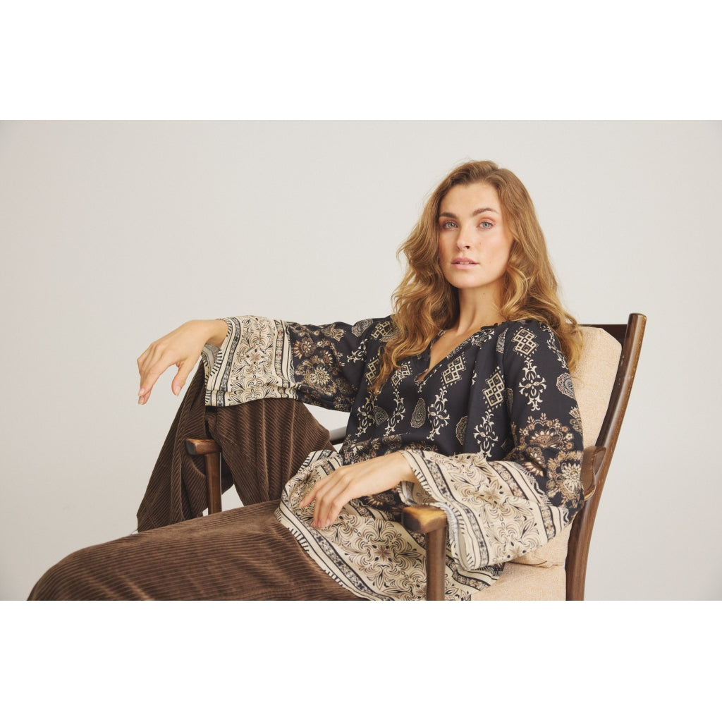 One Two Salinas Bluse Sort Creme