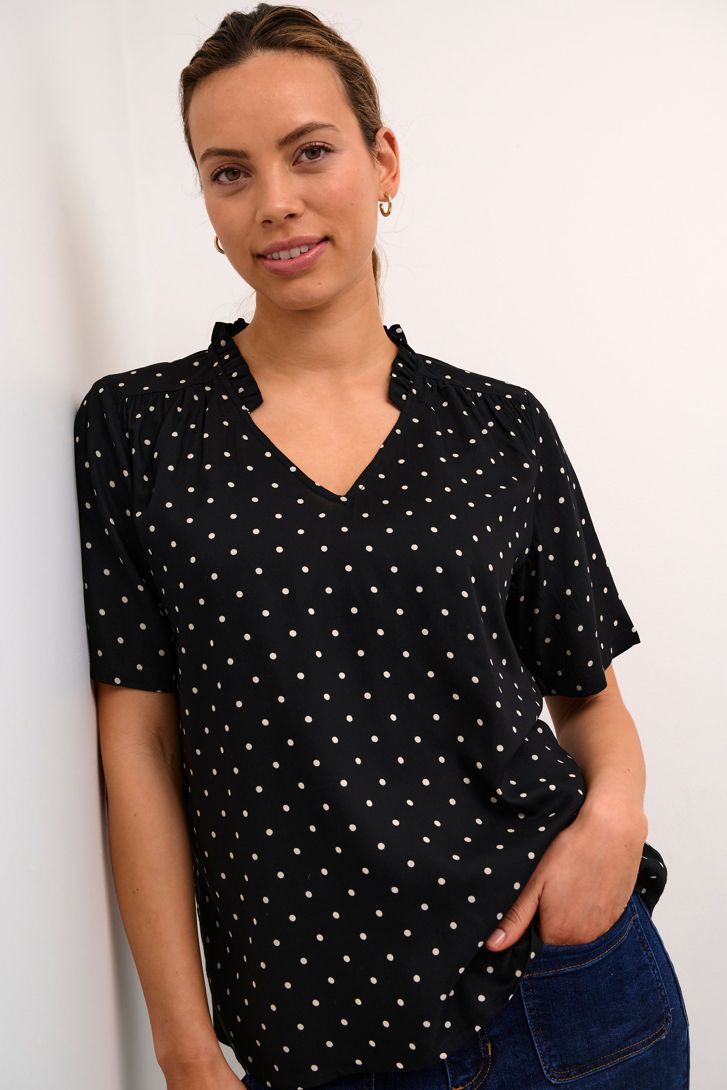 KAFFE Tina Bluse Prikker Sort Hvid