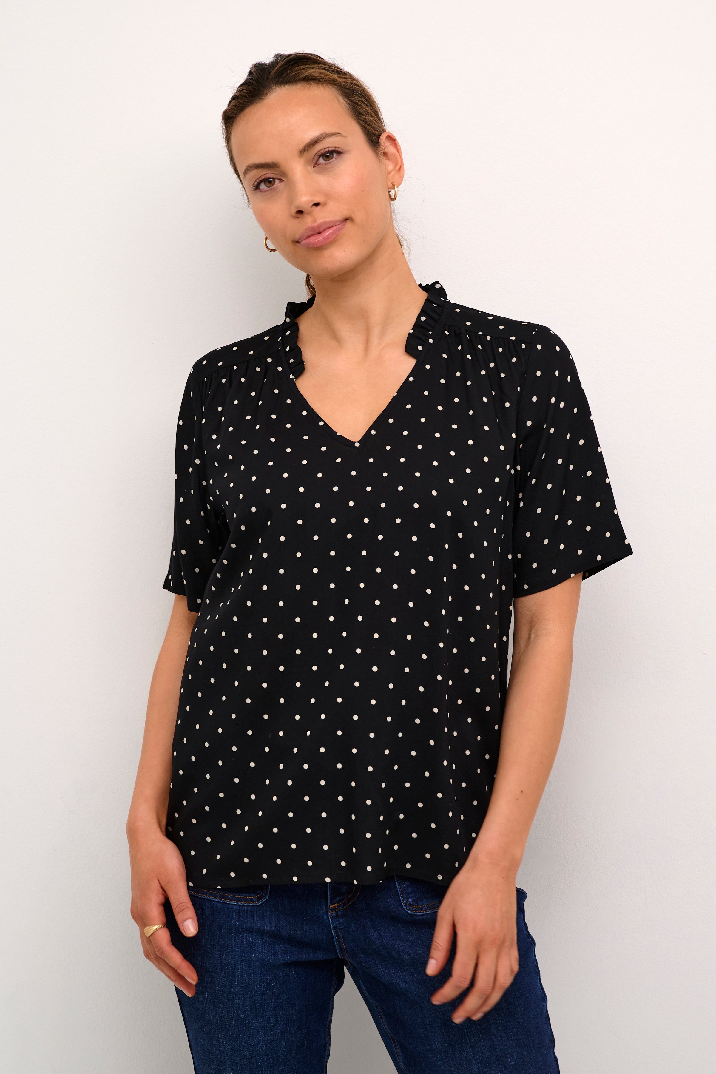 KAFFE Tina Bluse Prikker Sort Hvid