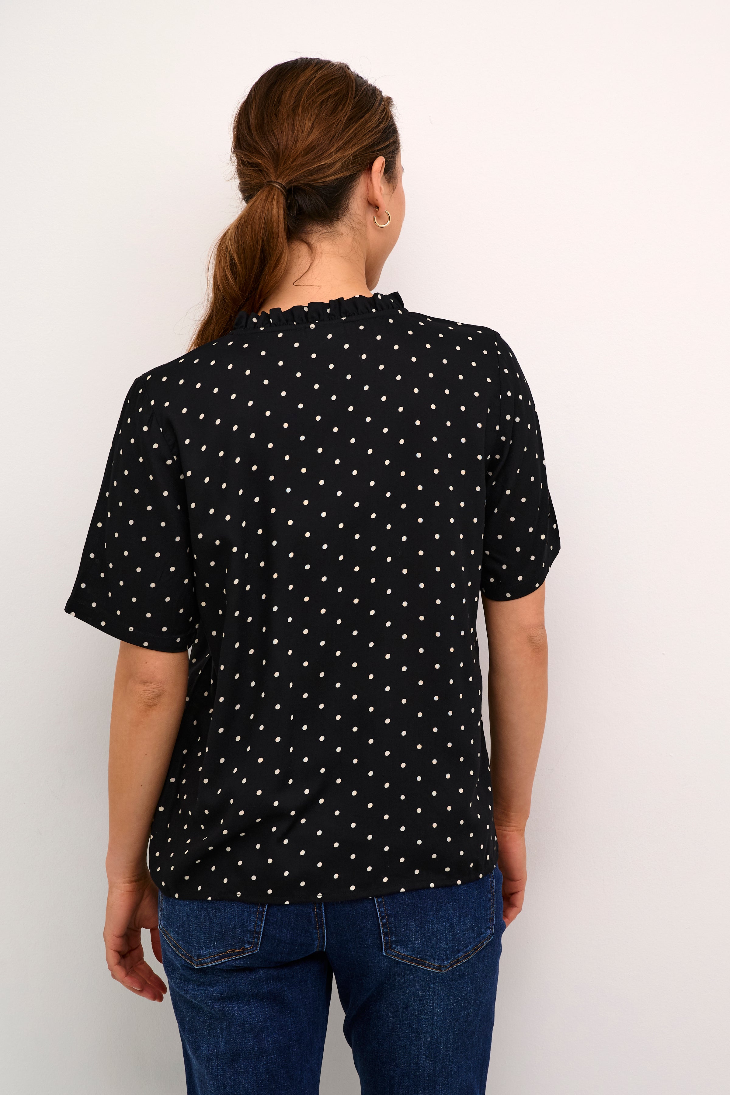 KAFFE Tina Bluse Prikker Sort Hvid