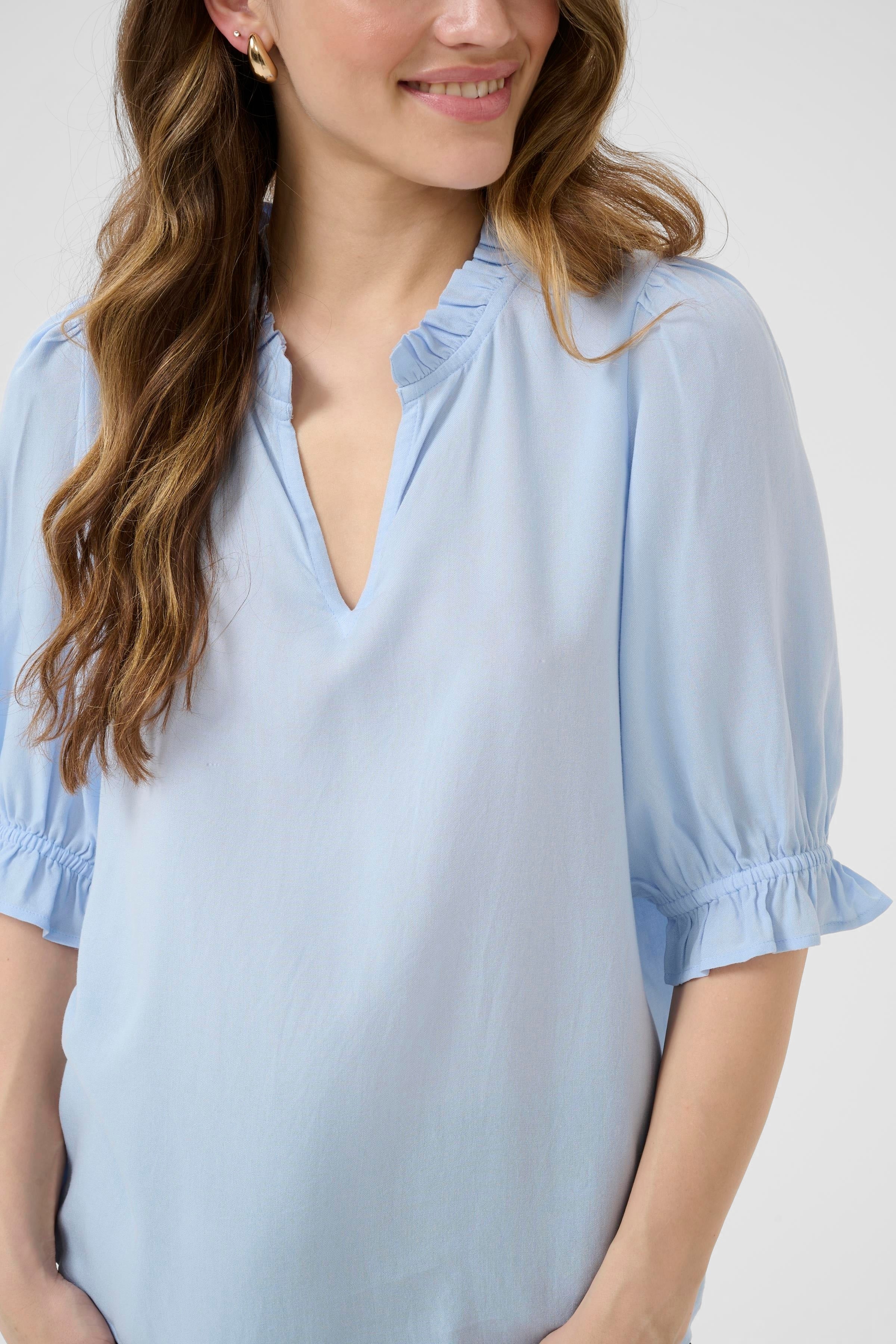 KAFFE Elly Solid Bluse Windsurfer Blå