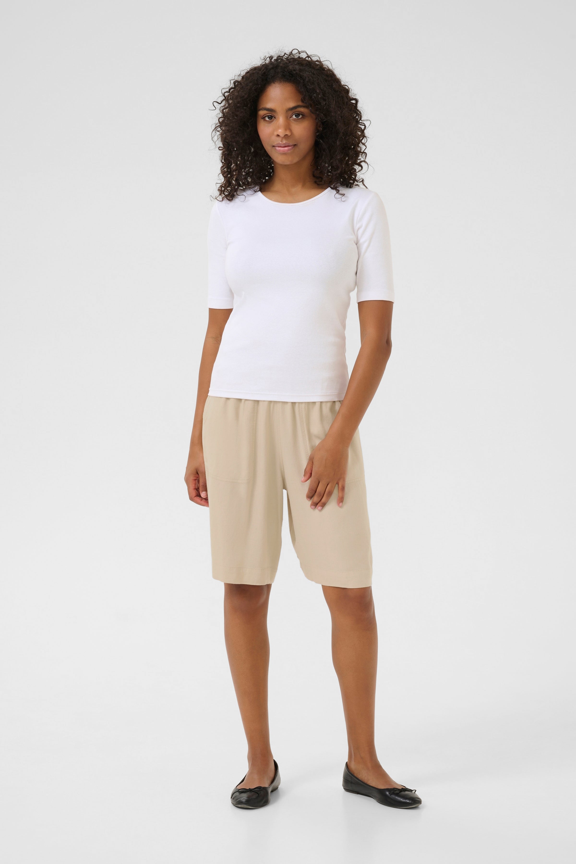 KAFFE Milia Shorts Feather Grå