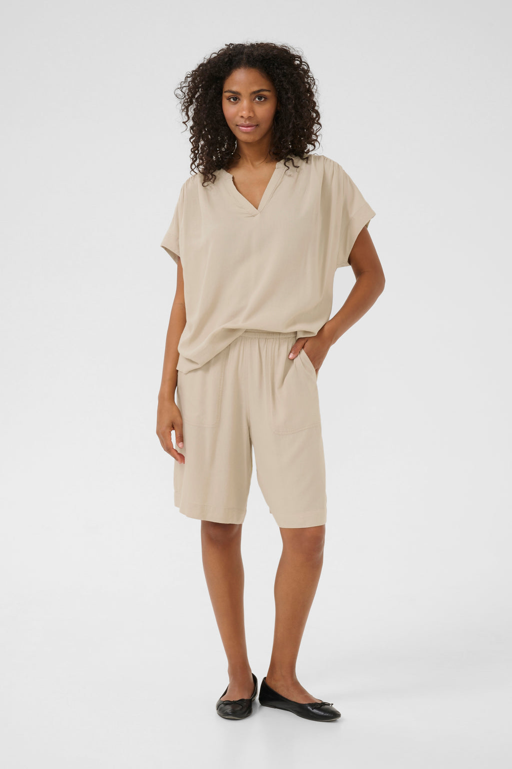 KAFFE Milia Shorts Feather Grå
