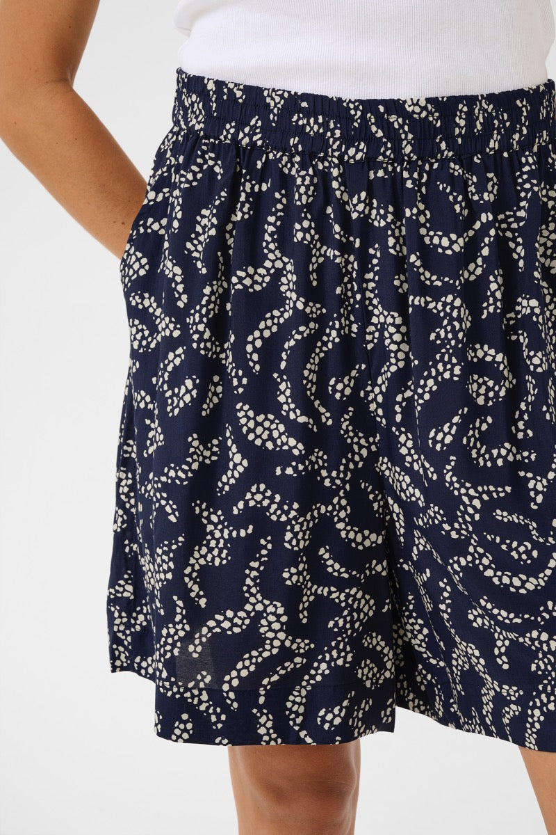 KAFFE Barton Shorts Midnight Marine Blå