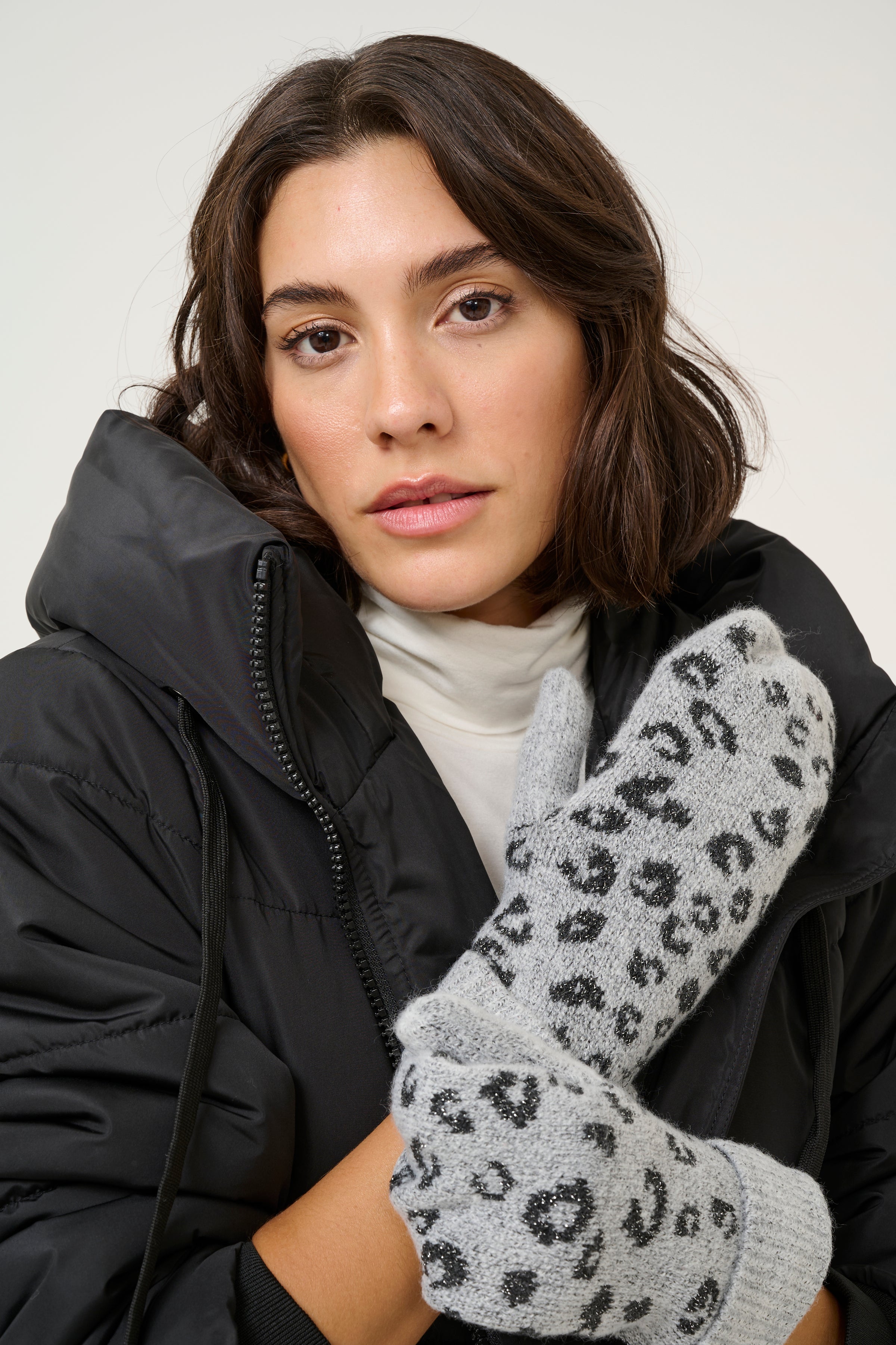 KAFFE Molly Handsker Grå