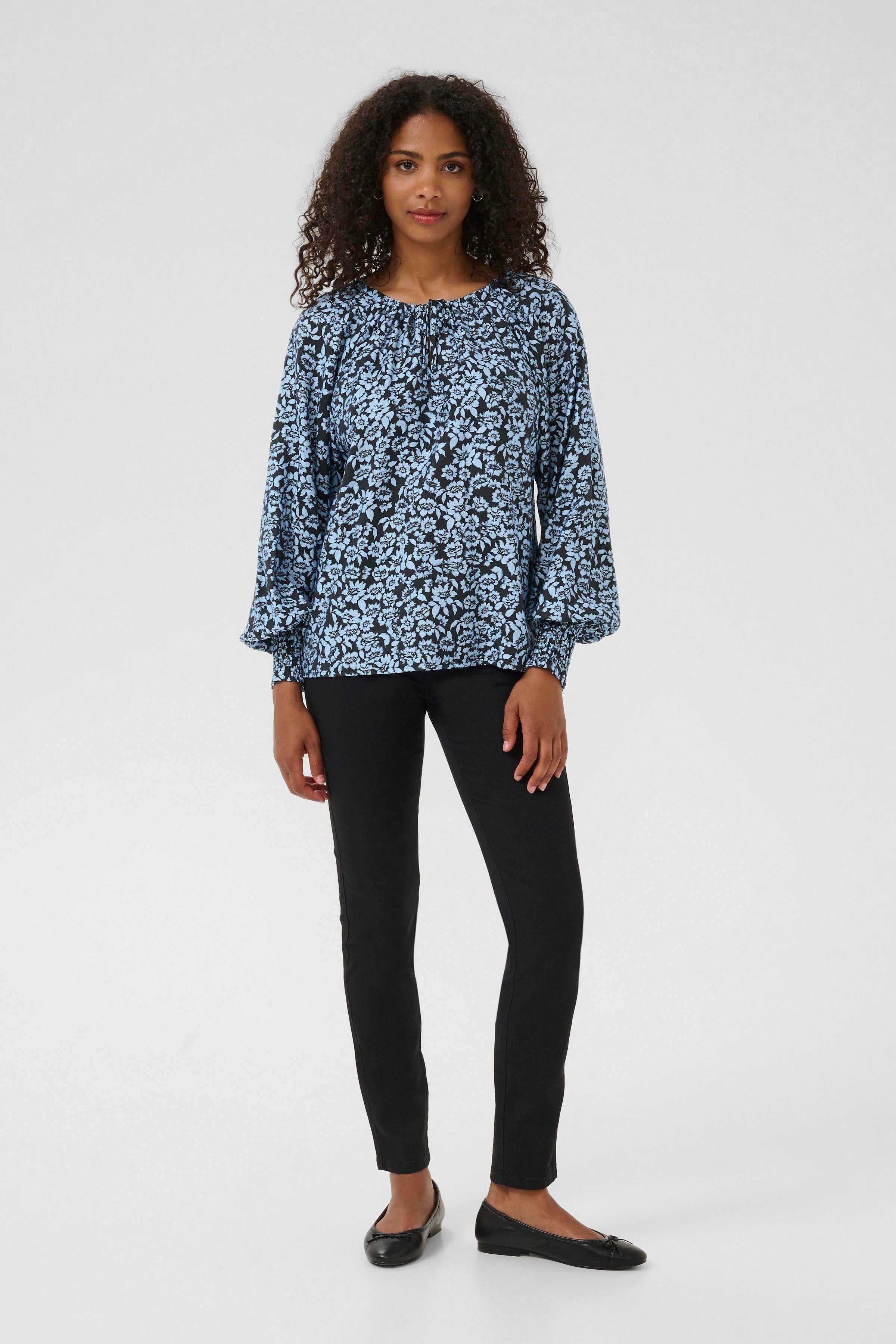 KAFFE Amanda Bluse Sort Windsurfer Blå