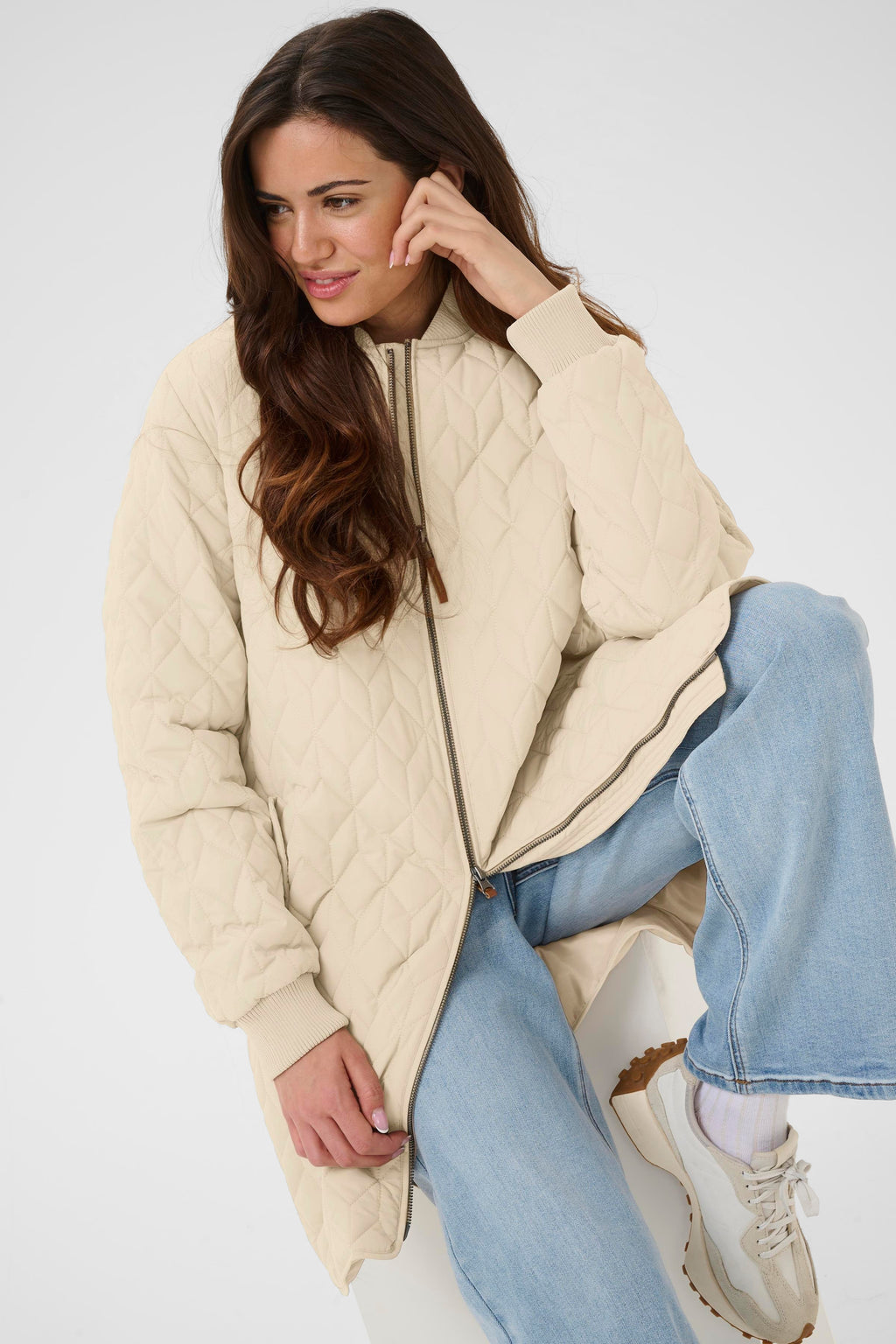 KAFFE Lelia Quilt Jakke Lang Feather Grå