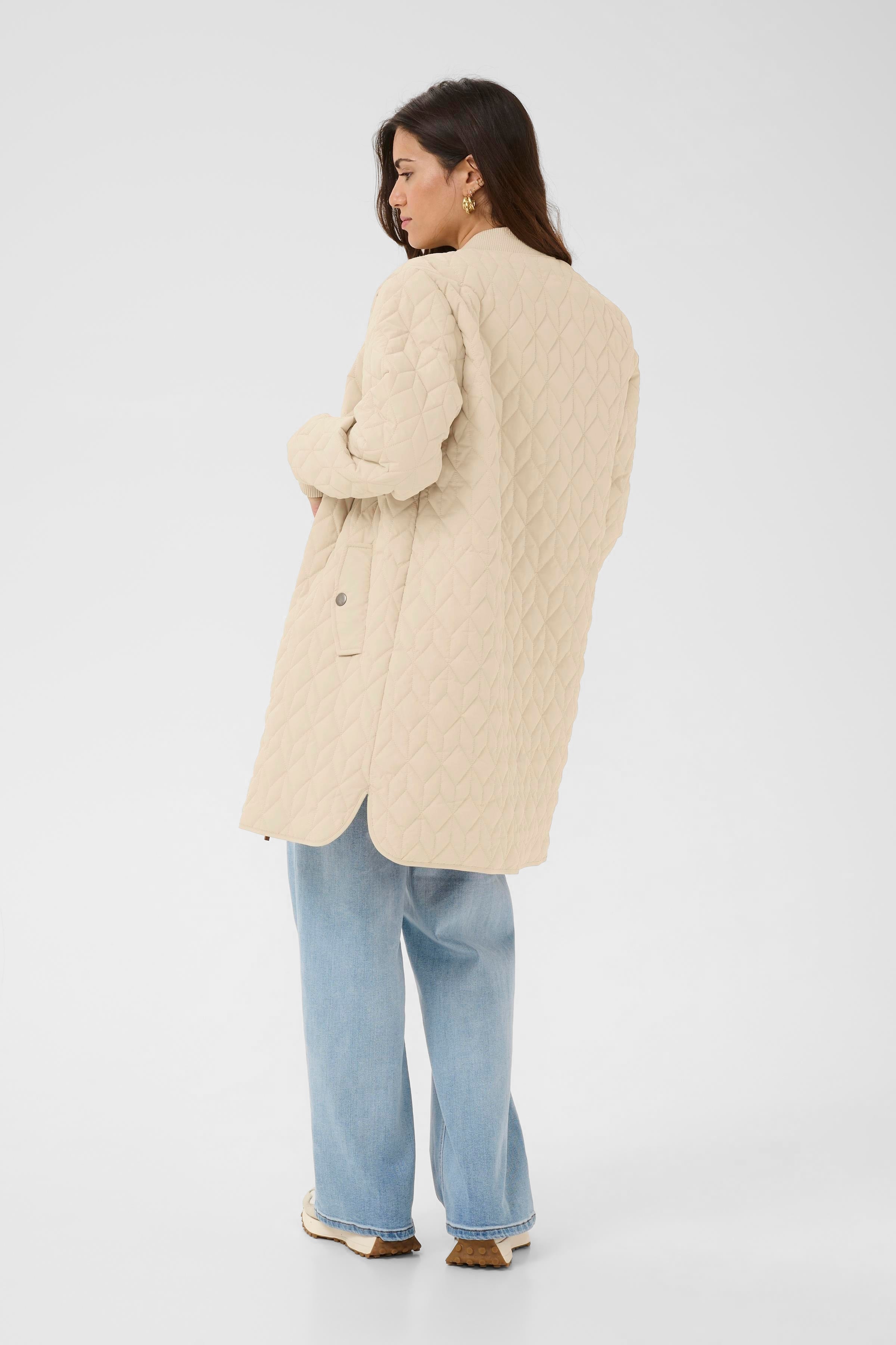 KAFFE Lelia Quilt Jakke Lang Feather Grå