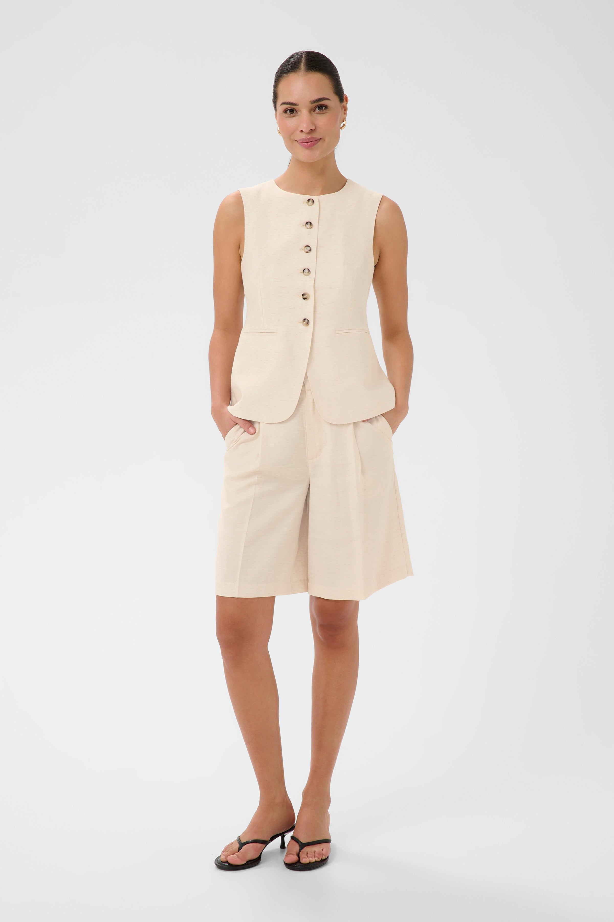 KAFFE Annetta Shorts Feather Grå