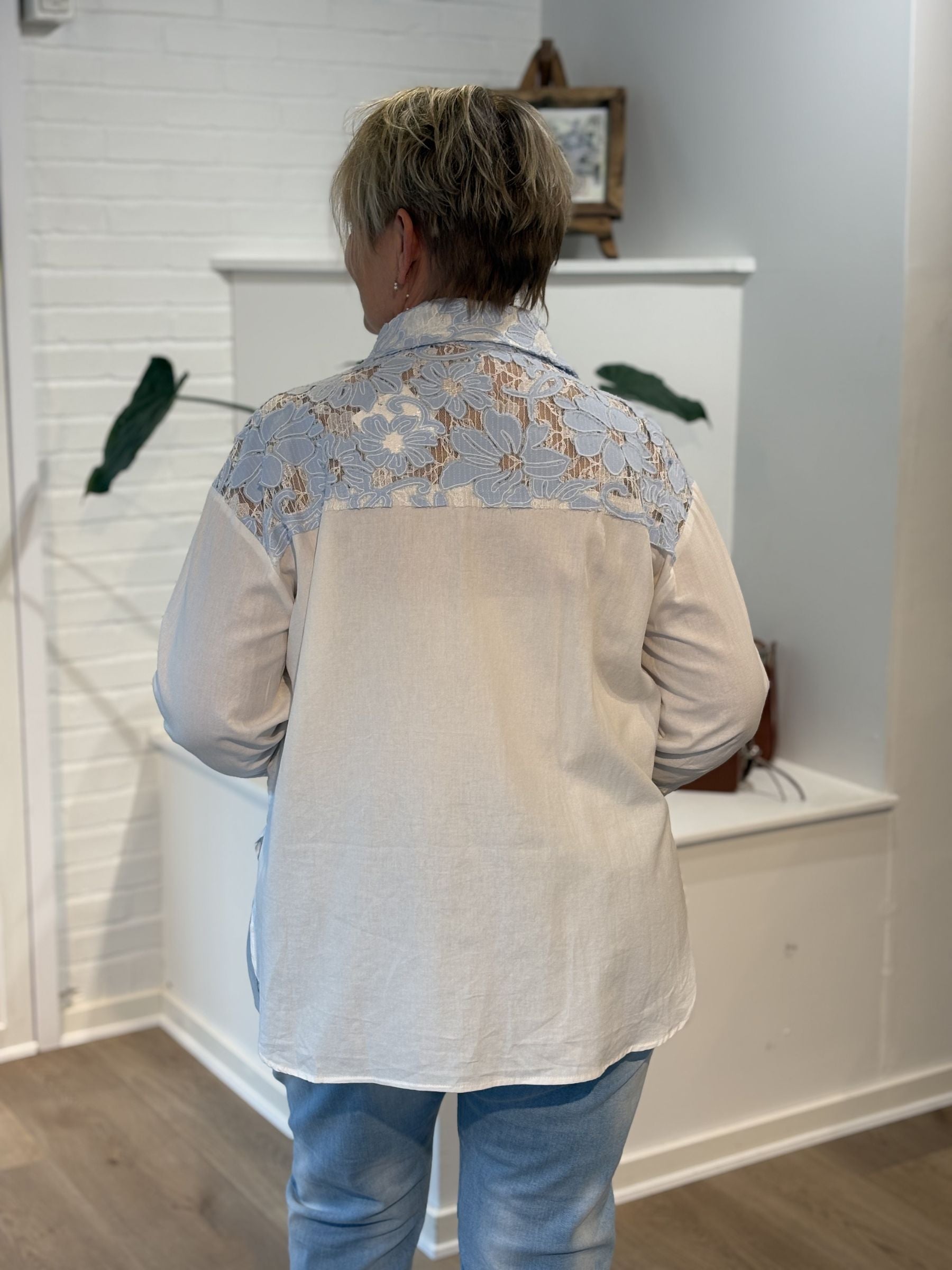 Sexy Woman Skjorte Bryst Broderi Flower Blå Hvid
