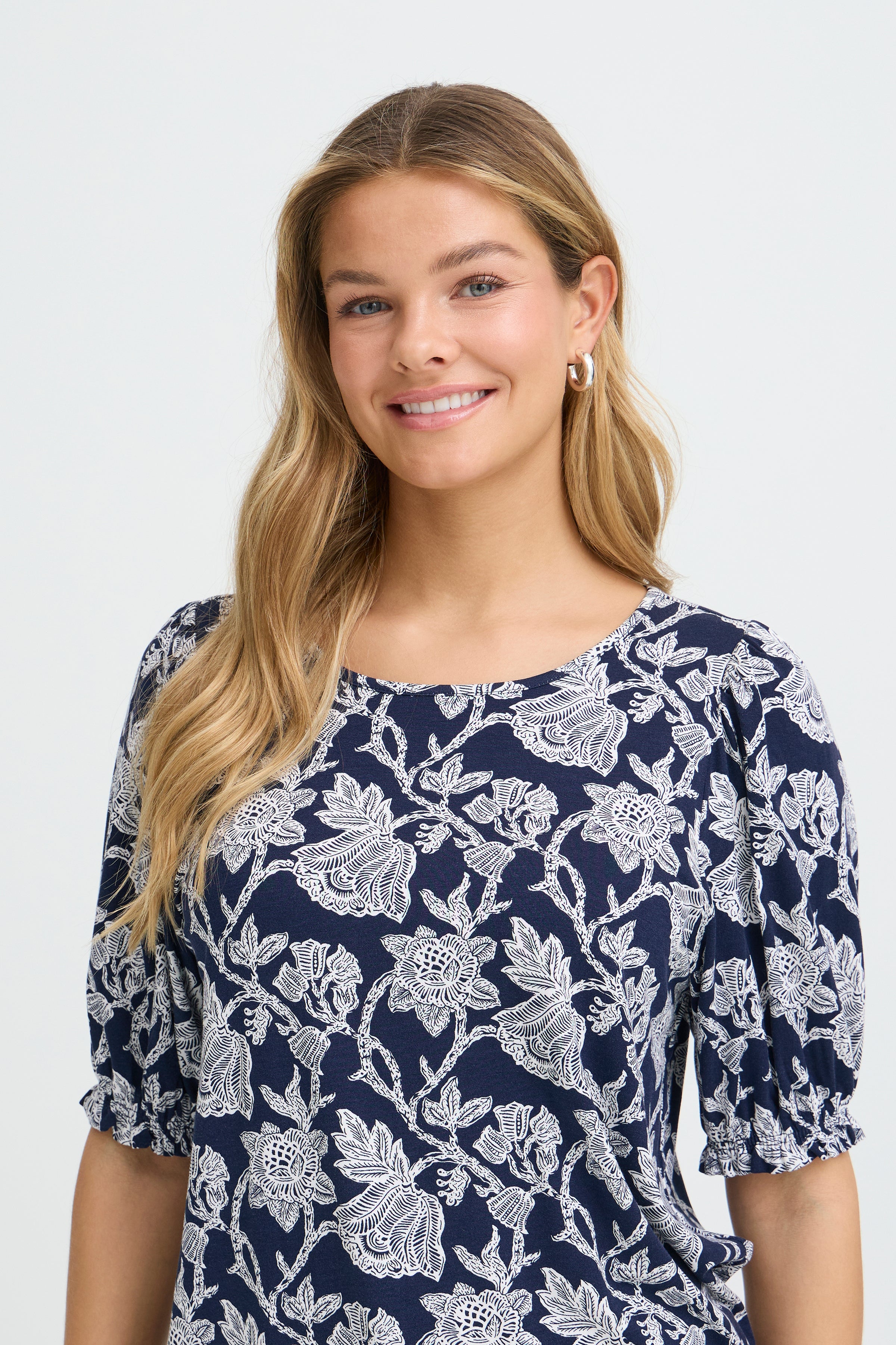 Fransa Amy Bluse 3 Bloom Navy Blå