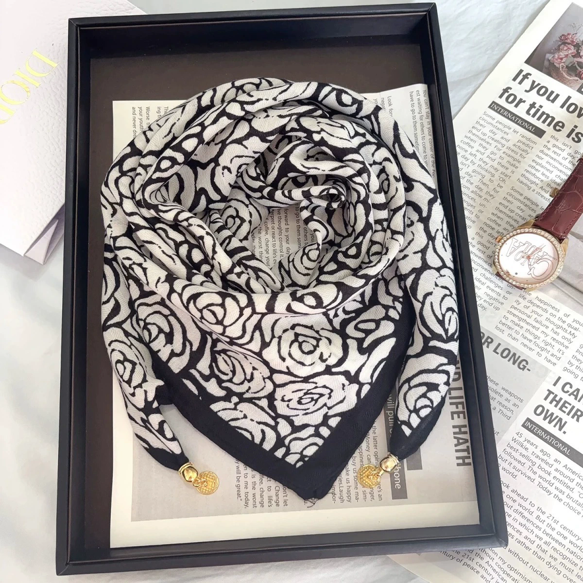 Löwenstein Tørklæde Magnet Lukning Guld Roses Hvid Sort