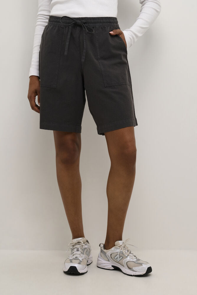 KAFFE Naya Liah Shorts Oyster Sort