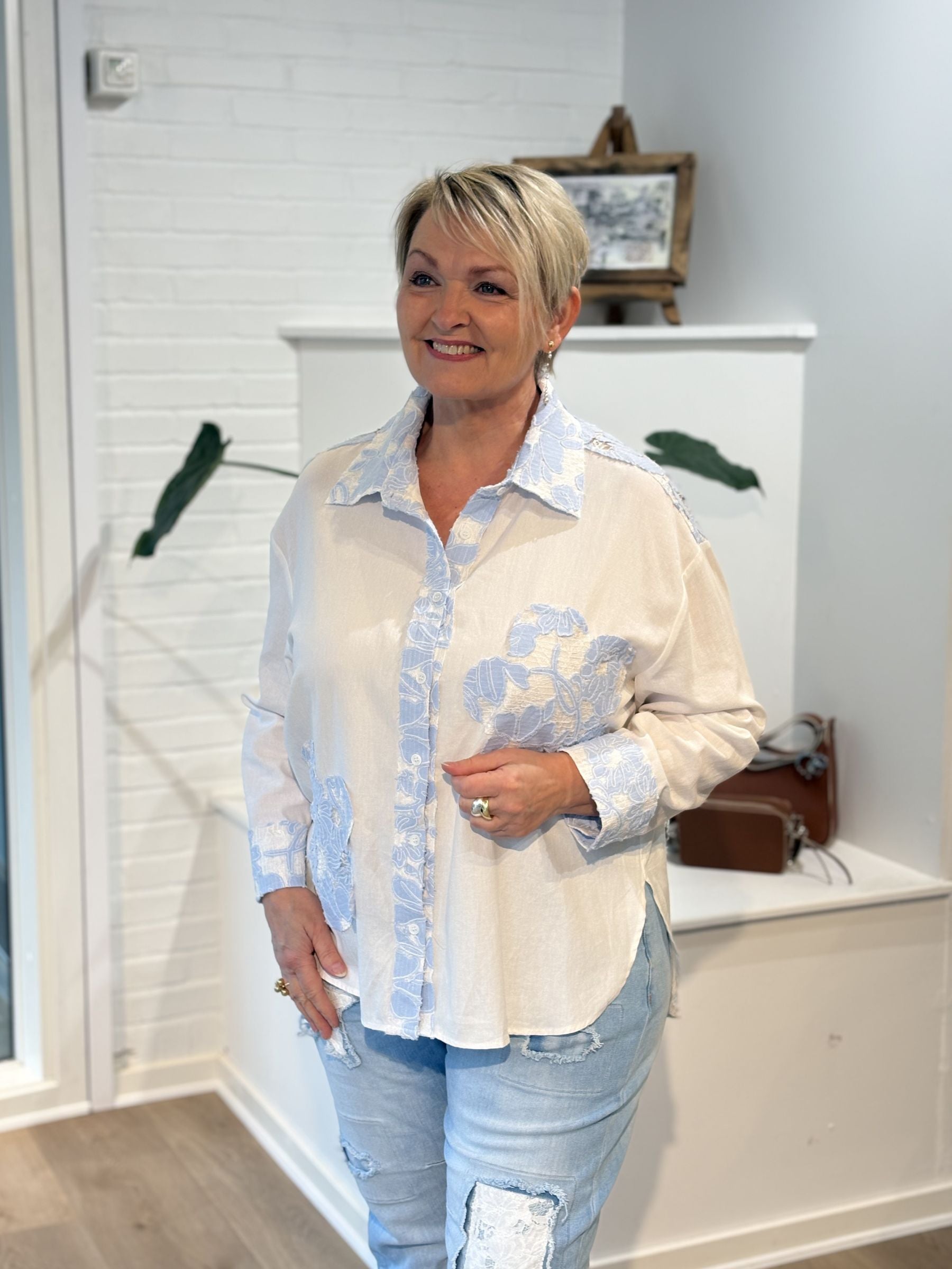 Sexy Woman Skjorte Bryst Broderi Flower Blå Hvid