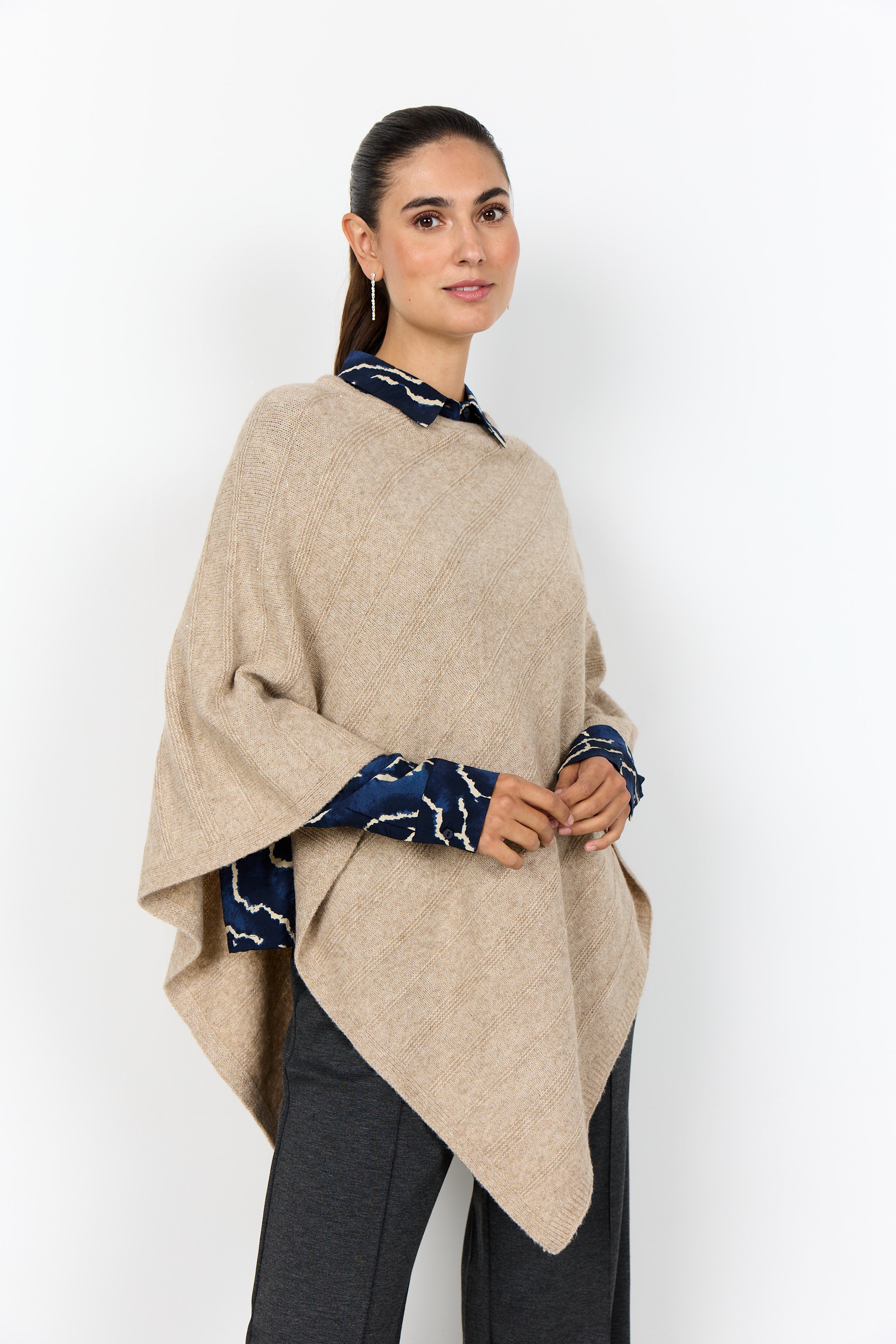 SoyaConcept Ajna 1 Poncho Sand  Onesize