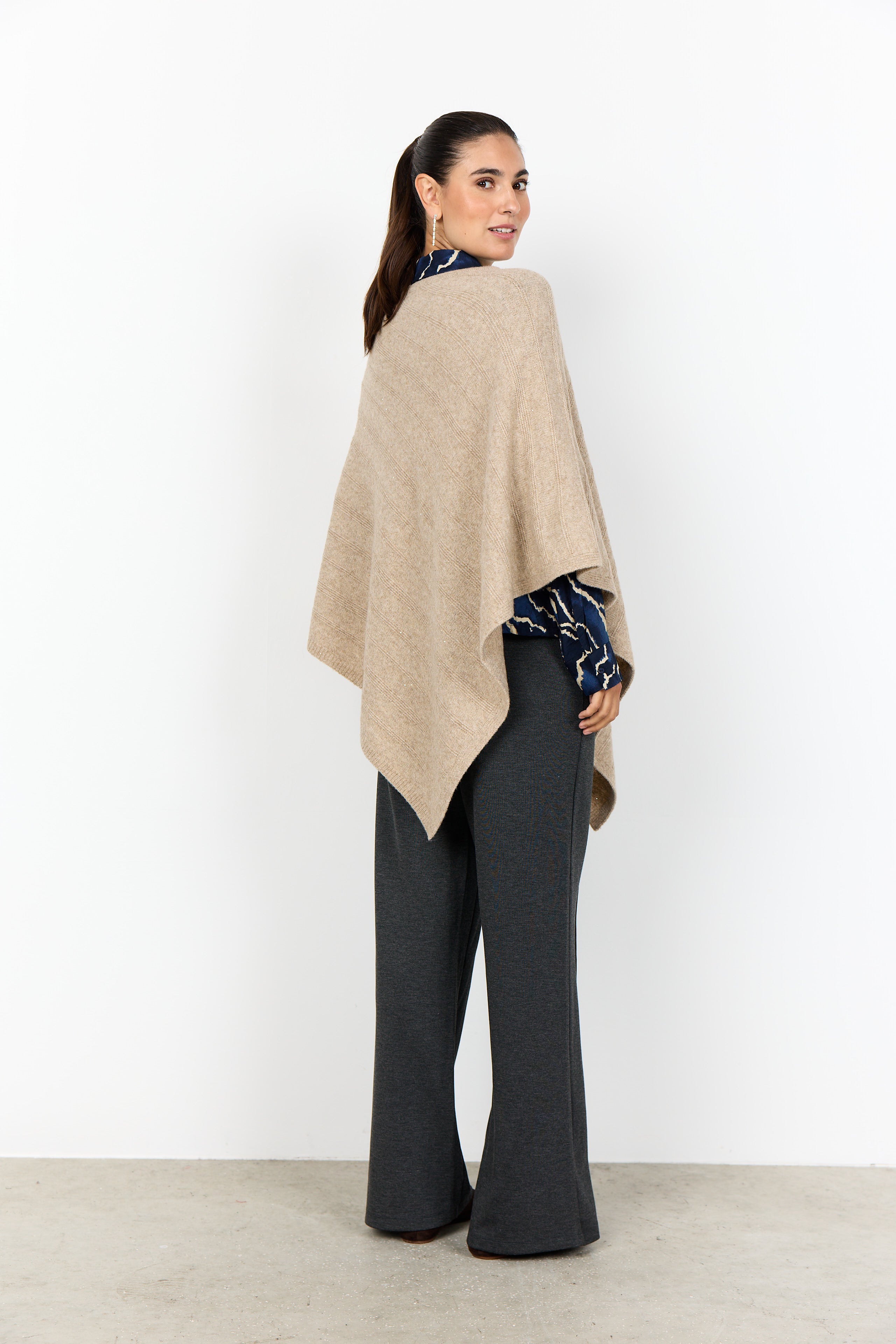 SoyaConcept Ajna 1 Poncho Sand  Onesize