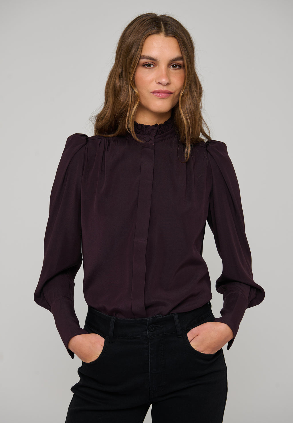 Dea Kudibal ROBERTA Skjorte Bluse w Ruffle Details Berry Wine