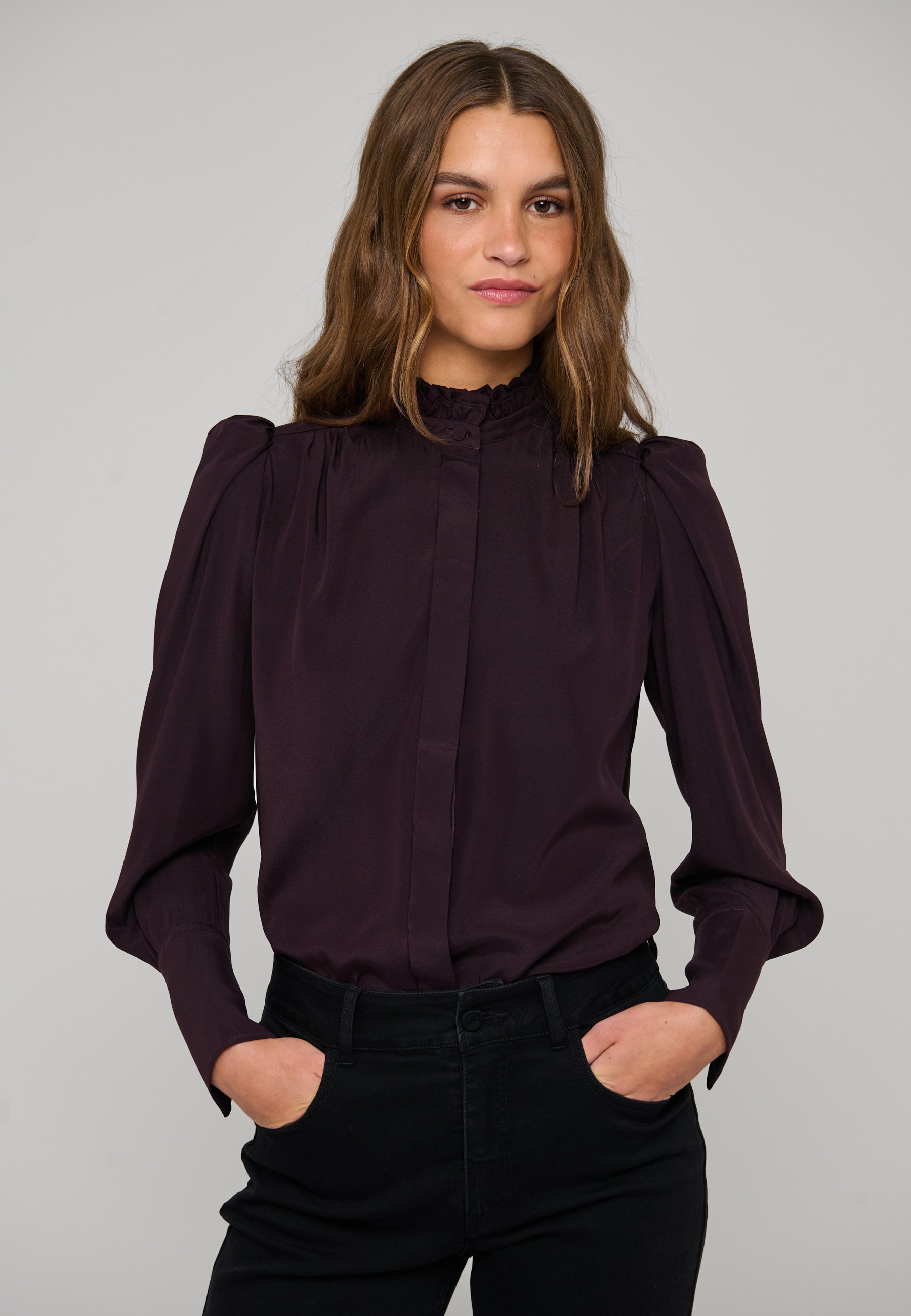 Dea Kudibal ROBERTA Skjorte Bluse w Ruffle Details Berry Wine
