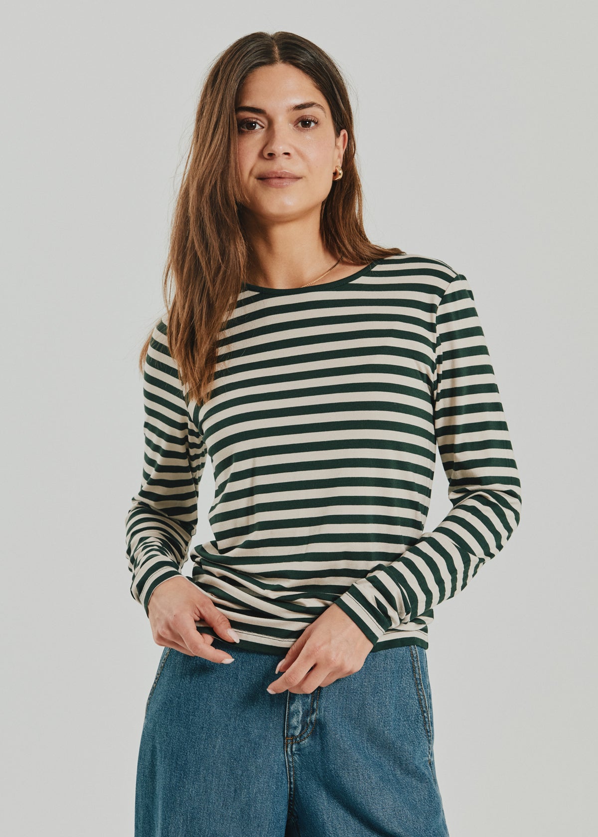 Freequent Liana T-shirt Deep Forest Grøn w Moonbeam Beige