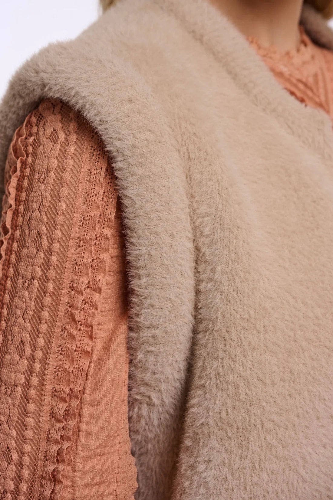 RINO & PELLE Elona Vest Kort Oat Beige