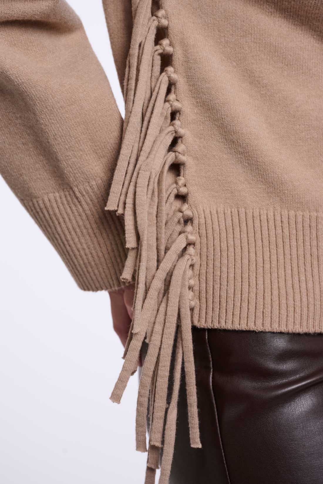 RINO & PELLE Melis Pullover Fringes Dusty Oat