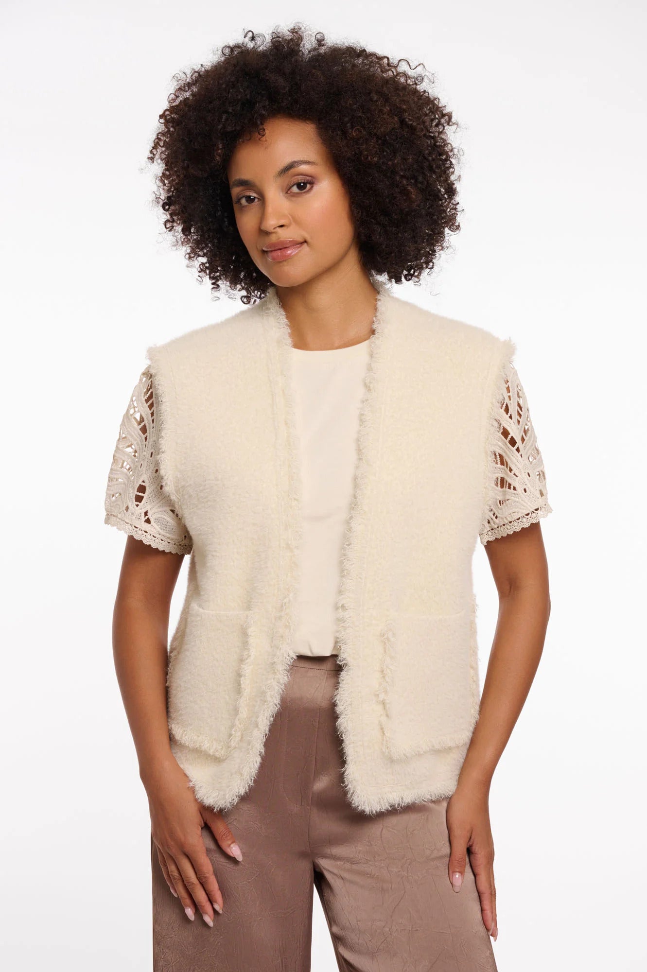 RINO & PELLE Vita Vest Fringe Birch Hvid