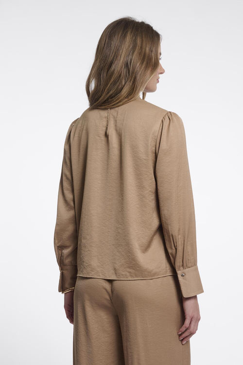 RINO & PELLE Bryanna Bluse Bow Tie Neck Sahara Desert